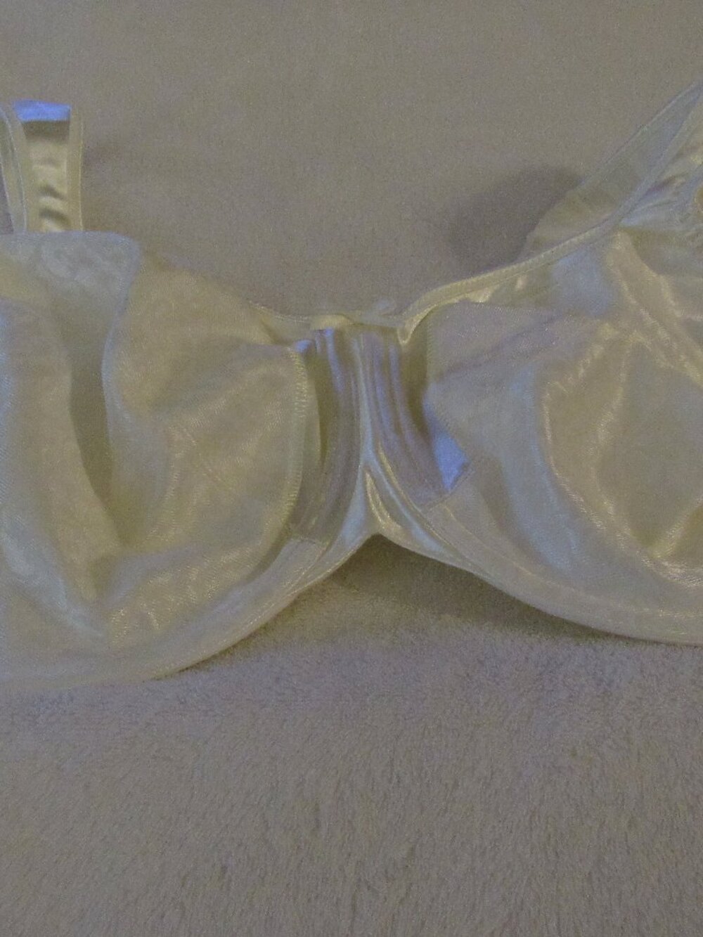 Bali White Minimizer Bra  38DD  USED